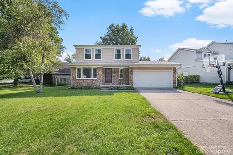 8222 Lake Crest Dr, Ypsilanti, MI 48197