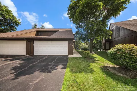 586 Echo Ct, Saline, MI 48176