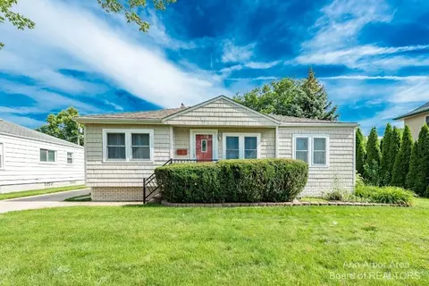 1294 Walnut St, Wyandotte, MI 48192