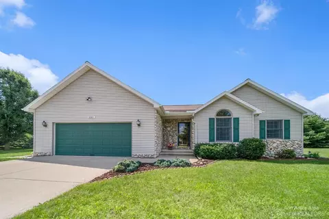 9001 Hillview Ln, Jackson, MI 49201