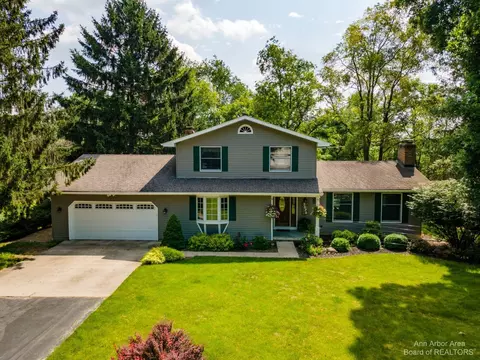 3676 Huron Ct, Ann Arbor, MI 48103
