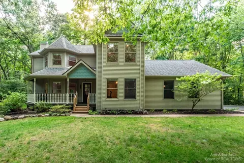 11446 Tall Shadows Ct, Pinckney, MI 48169