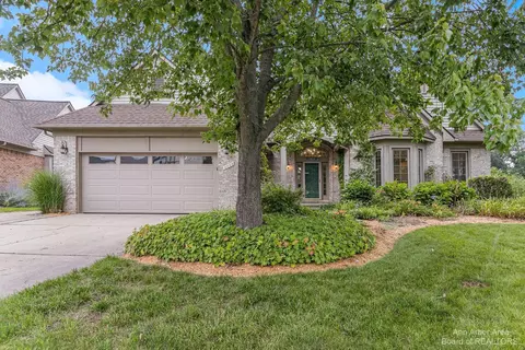 2862 Leslie Park Cir, Ann Arbor, MI 48105