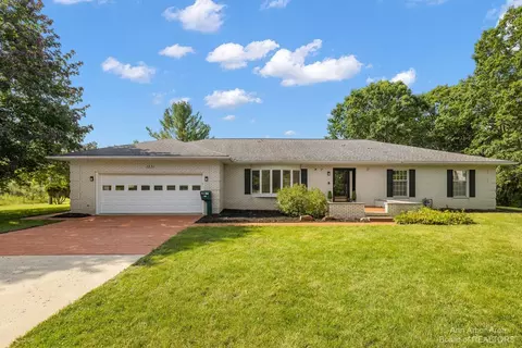 1231 Meadow Ln, Chelsea, MI 48118