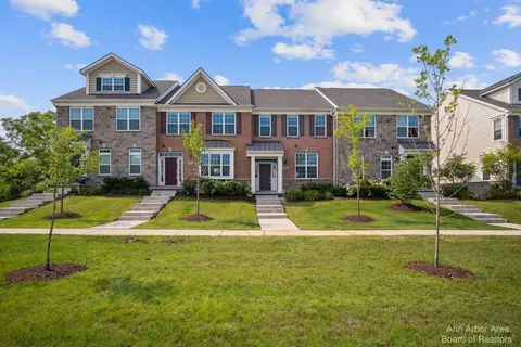 2800 Ashcombe Dr, Ann Arbor, MI 48105