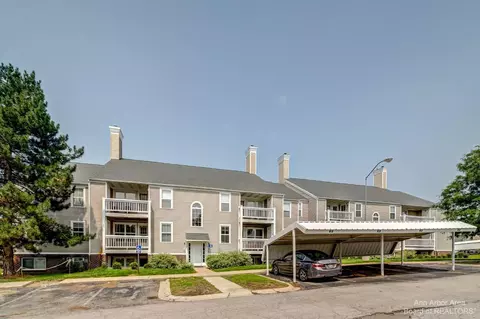 125 Fieldcrest St #204, Ann Arbor, MI 48103