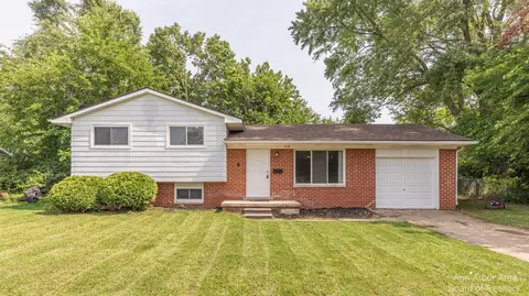 1019 Macarthur Dr, Ypsilanti, MI 48198