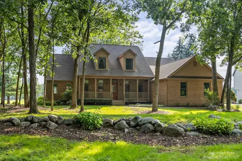 5116 Forest View Ct, Ann Arbor, MI 48108