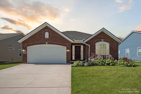 8864 Creekway Dr, Ypsilanti, MI 48197