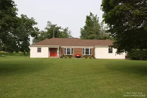 8222 Parker Rd, Saline, MI 48176