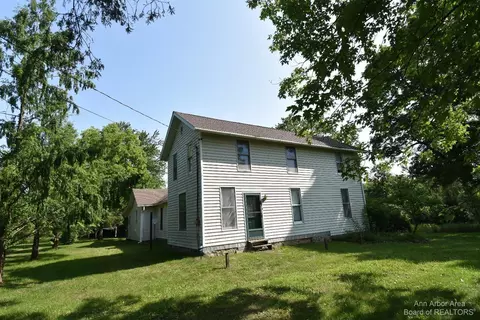 6400 Clinton Macon Rd, Clinton, MI 49236