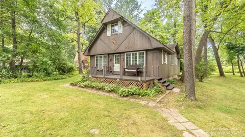 222 Ellsworth Lake Dr, Gregory, MI 48137