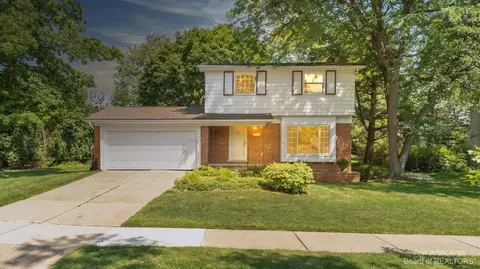 3135 Bluett Rd, Ann Arbor, MI 48105