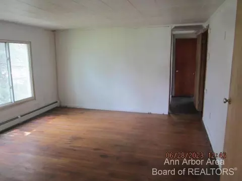 10747 Bunton Rd, Willis, MI 48191 photo 6