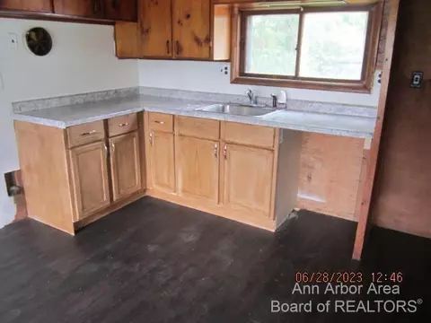 10747 Bunton Rd, Willis, MI 48191 photo 5