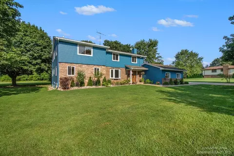 58635 Travis Rd, New Hudson, MI 48165