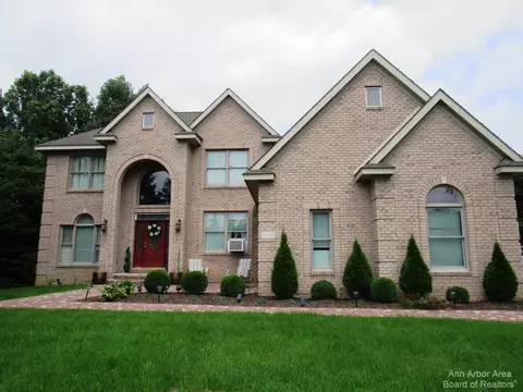 1480 Regents Park Ct, Ann Arbor, MI 48108