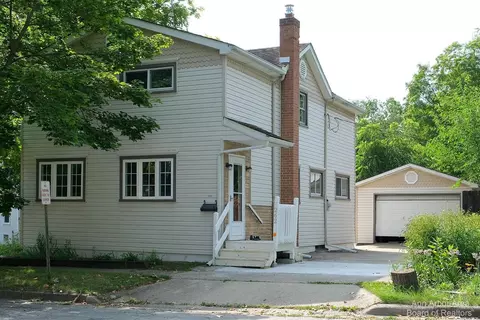 262 Harrison St, Chelsea, MI 48118