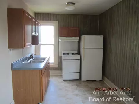 1002 E Maumee, Adrian, MI 49221 photo 5