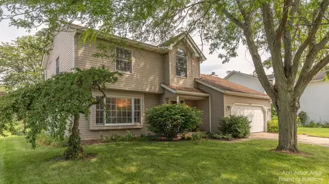 6626 Sauk Trl, Saline, MI 48176
