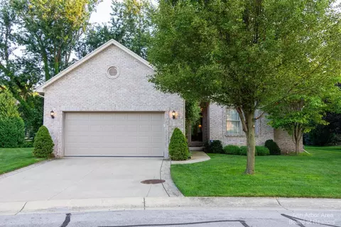 2837 Floyd Rd, Lambertville, MI 48144