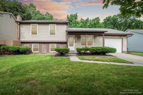 5976 Willowbridge Rd, Ypsilanti, MI 48197