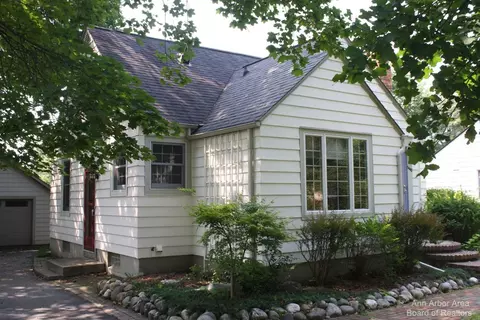 1440 Kensington Dr, Ann Arbor, MI 48104
