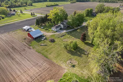 4021 E Carleton Rd, Adrian, MI 49221 photo 2