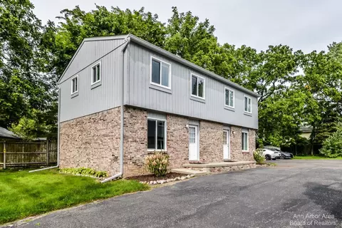 430 Pettibone St, South Lyon, MI 48178