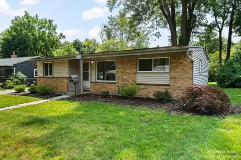 2728 Beacon Hl, Ann Arbor, MI 48104