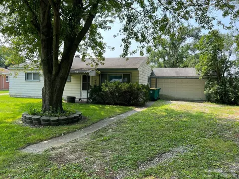2470 Hearthside Dr, Ypsilanti, MI 48198