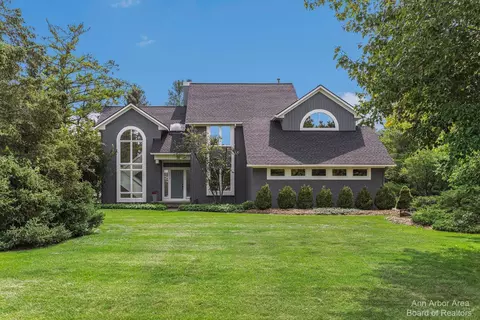 5628 Overbrook Dr, Ann Arbor, MI 48105