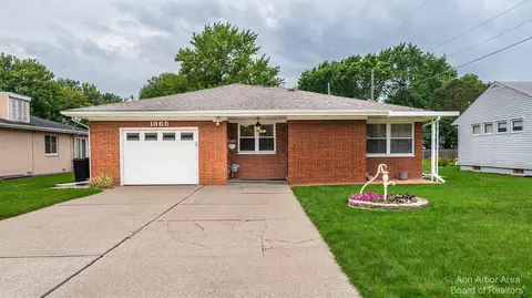 1865 Hemmeter Rd, Saginaw, MI 48638
