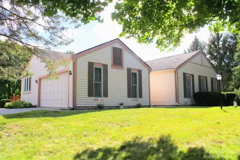 4125 Weber Rd, Saline, MI 48176