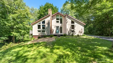 2621 Simpson Dr, Chelsea, MI 48118