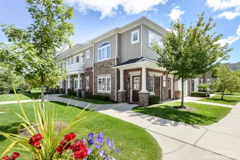 5672 Arbor Chase Dr, Ann Arbor, MI 48103
