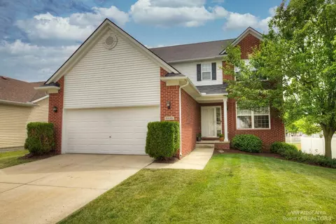 808 Falcon Dr, Dundee, MI 48131