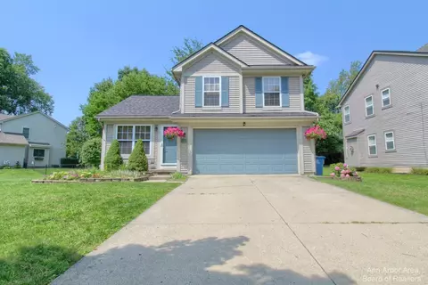 8523 Barrington Dr, Ypsilanti, MI 48198