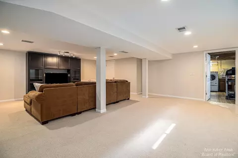 1911 Dunmore Rd, Ann Arbor, MI 48103 photo 23