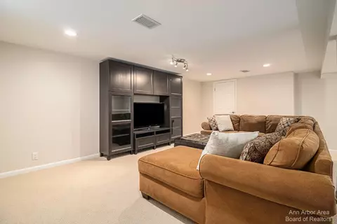 1911 Dunmore Rd, Ann Arbor, MI 48103 photo 21