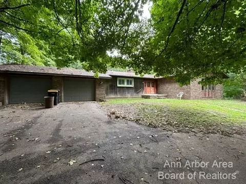 420 Adrian St, Manchester, MI 48158
