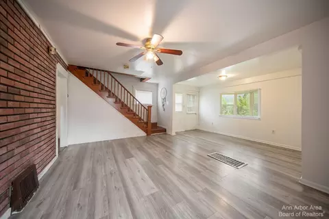 1141 Carson Ave, Jackson, MI 49203 photo 3