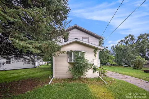 1141 Carson Ave, Jackson, MI 49203 photo 2