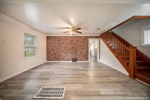 1141 Carson Ave, Jackson, MI 49203 photo 4