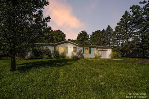 2372 Spencer, Jackson, MI 49202