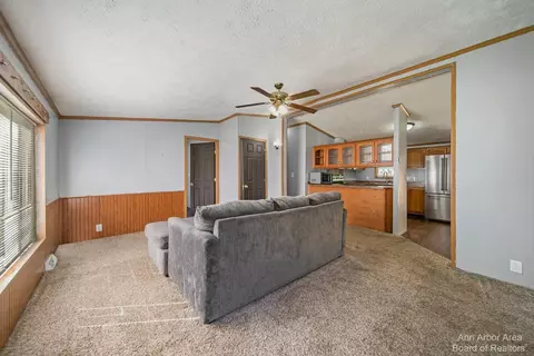 2372 Spencer, Jackson, MI 49202 photo 4