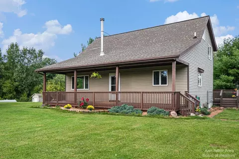 4323 Winsted Ln, Stockbridge, MI 49285