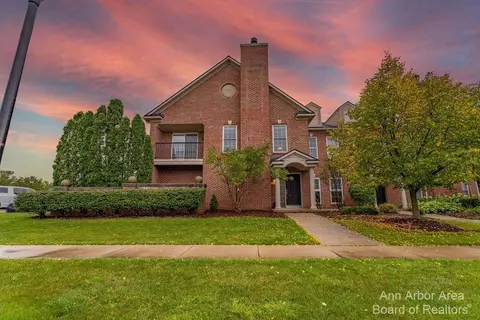 5693 Hampshire Ln, Ypsilanti, MI 48197