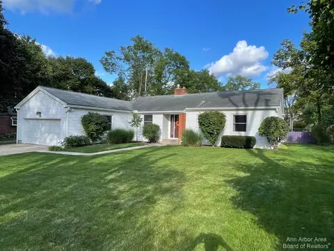 2435 Grant Dr, Ann Arbor, MI 48108
