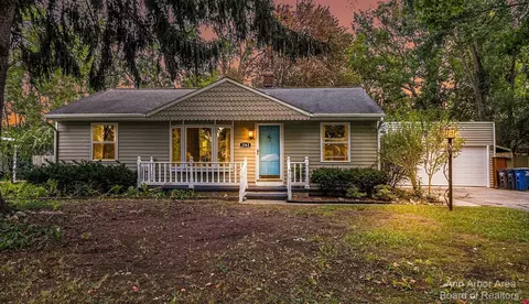 3163 Baylis Dr, Ann Arbor, MI 48108